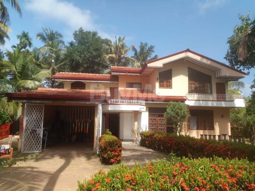 VALUABLE HOUSE FOR SALE IN JA ELA (SALE OR RENT)
