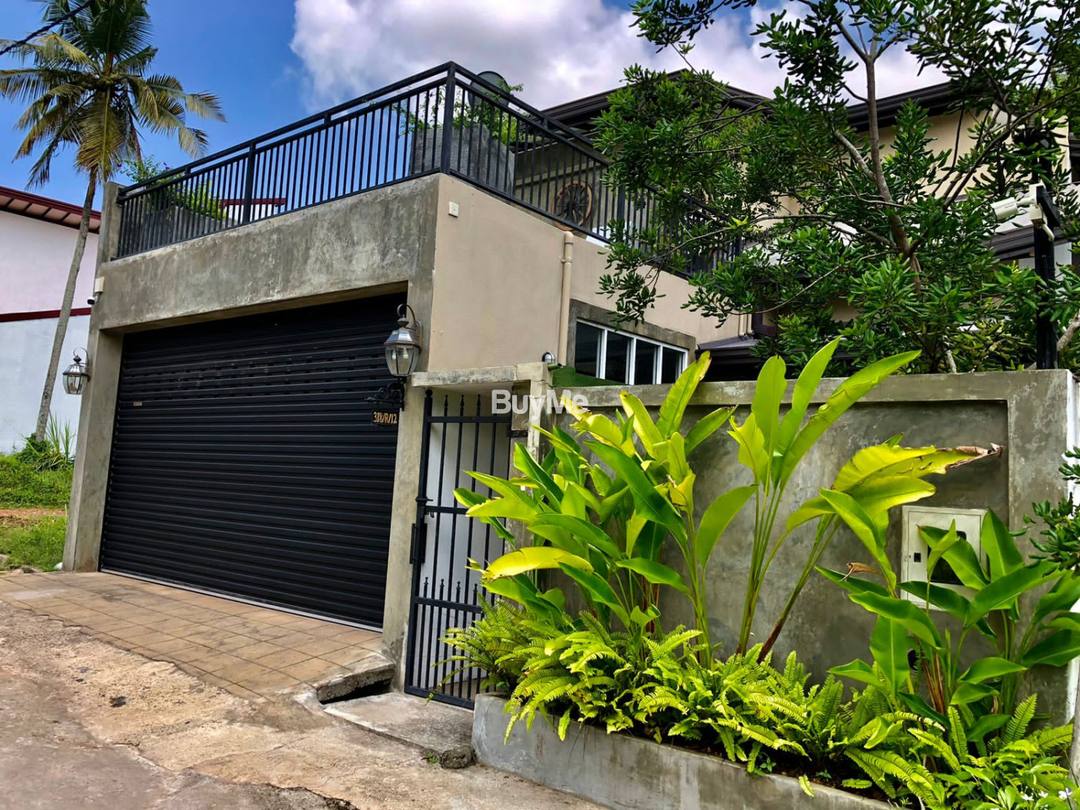 A TWO STORY RESIDENTIAL HOUSE FOR SALE WITHIN THE CITY LIMITS - PILIYANDALA