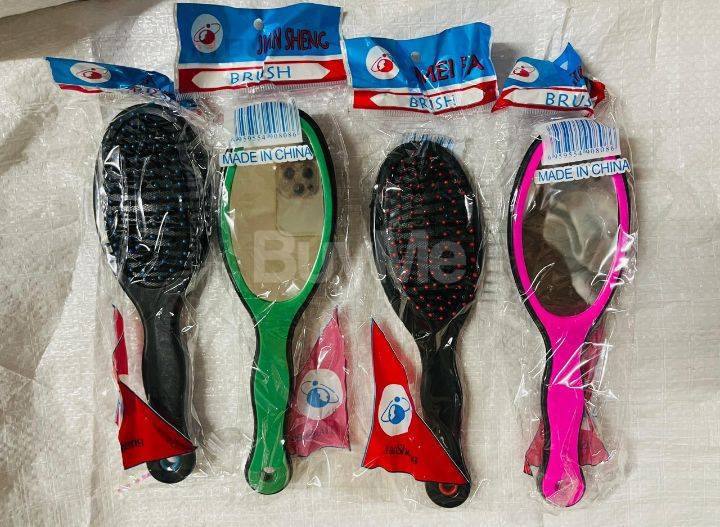 HAIR BRUSH WITH A MIRROR