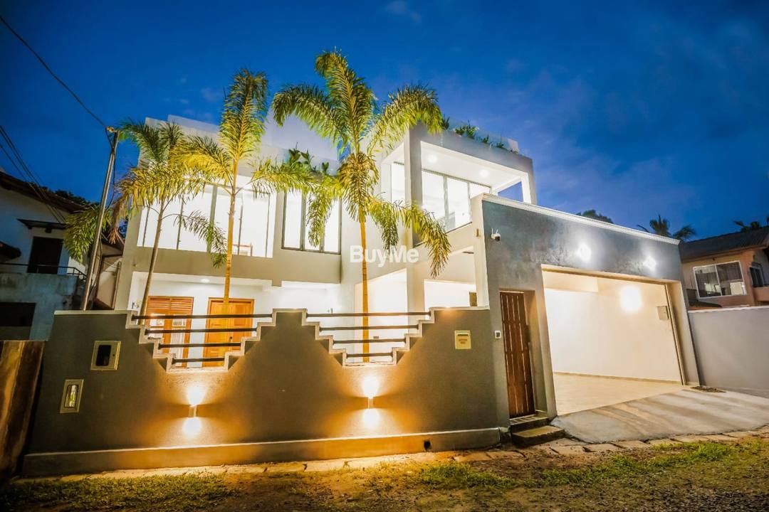 NEWLY FINISHED PRECIOUS TEA HOUSE WITH GADOLIN FINISHED ROOF TOP FOR SALE IN ATHURUGIRIYA