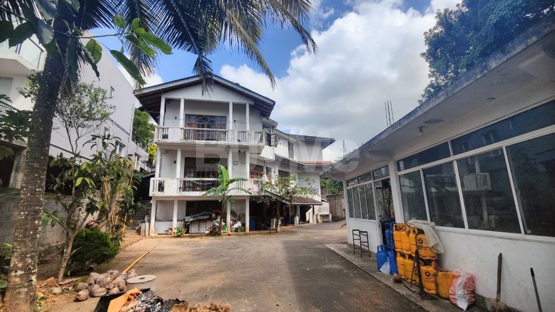 LUXURY HOUSE FOR SALE IN HANTHANA PARADISE PARK, KANDY