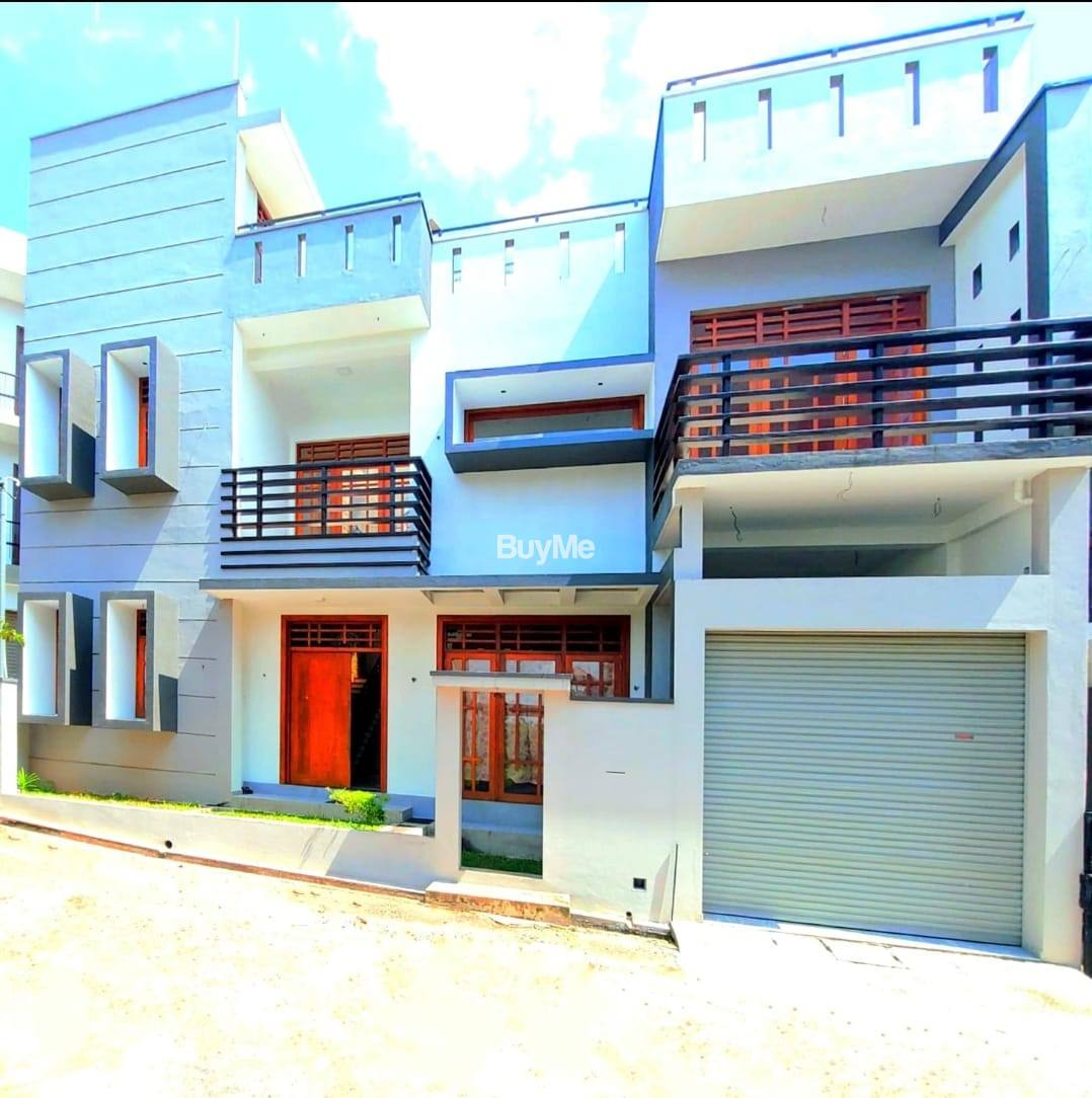 THREE-STORY "MODERN BOX TYPE" HOUSE FOR SALE IN GALAWILAWATTA JUNCTION HOMAGAMA