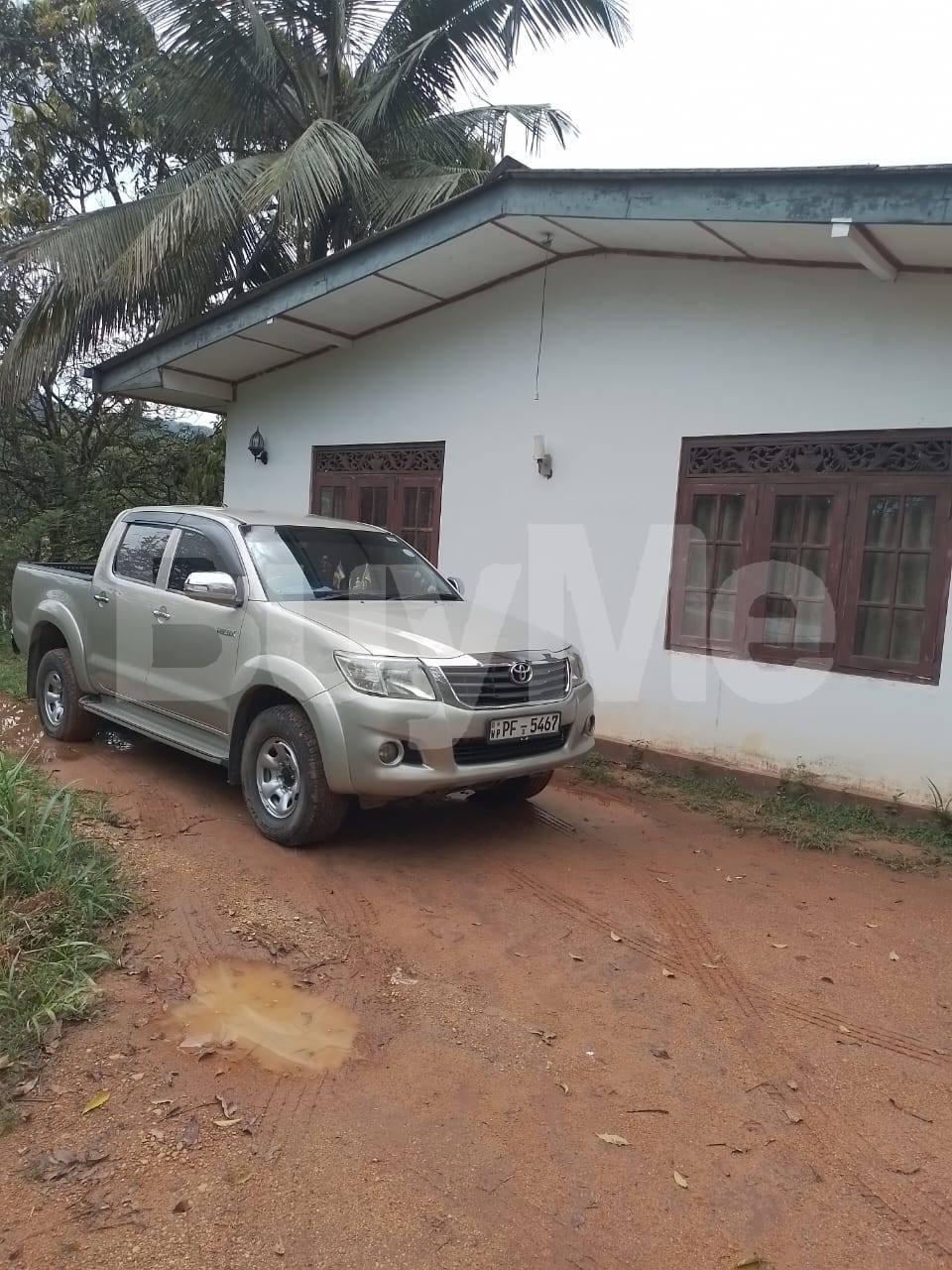 VALUABLE LAND WITH HOUSE FOR SALE IN NAWALAPITIYA