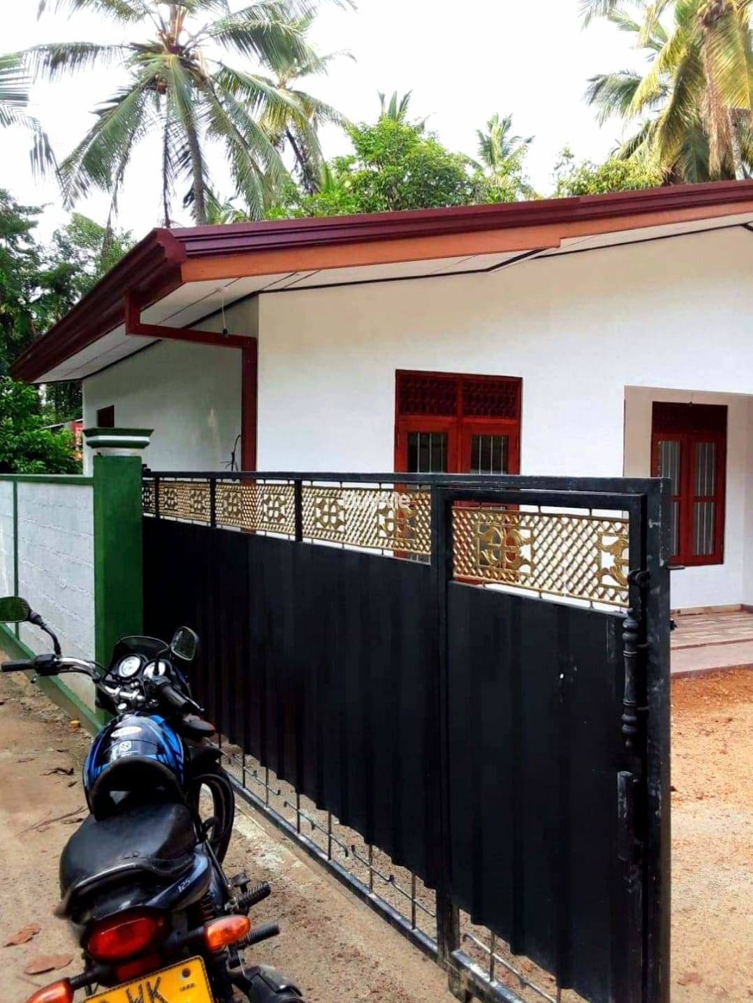 MODERN SINGLE STORY HOUSE FOR SALE IN MAWARAMANDIYA KIRIBATHGODA