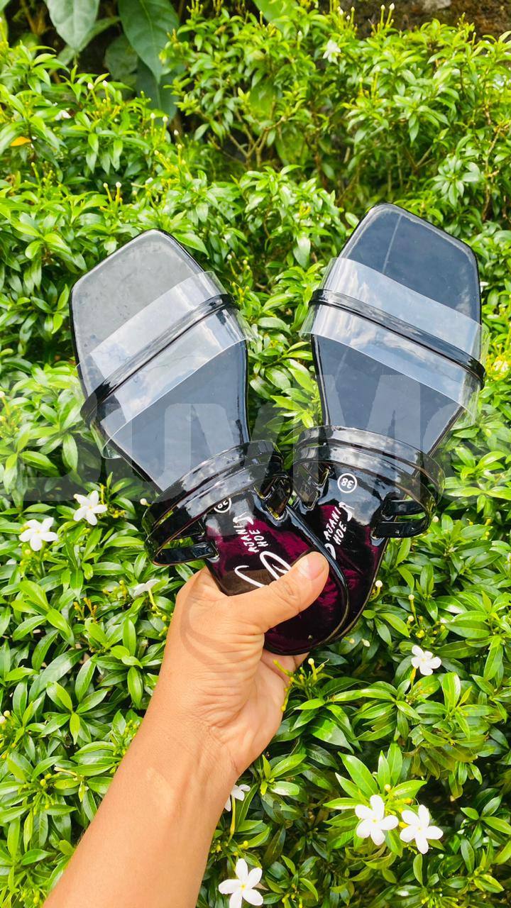 LADIES SLIPPERS - BLACK