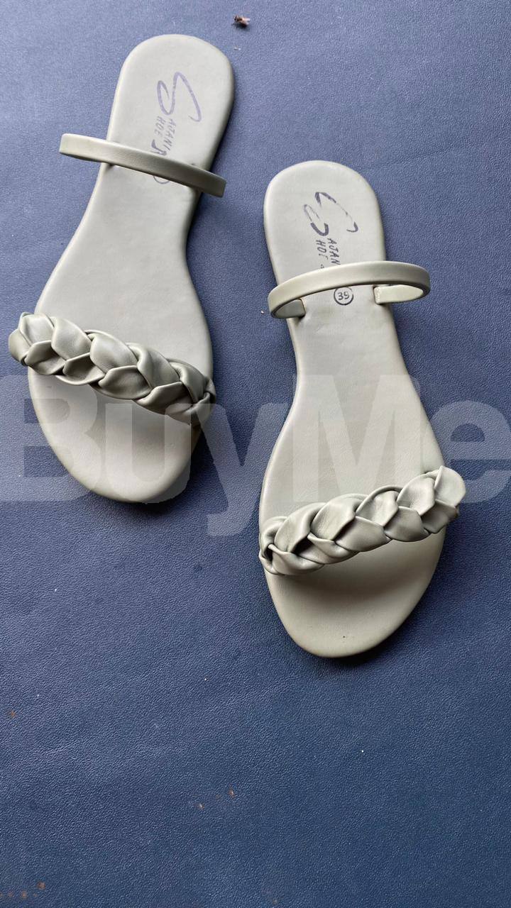 LADIES SLIPPERS...