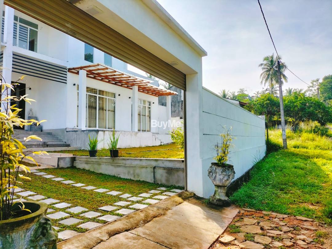 FULLY FURNISHED TWO-STOREY HOUSE FOR SALE IN PILIYANDALA MORAGAHENA BUS ROUTE