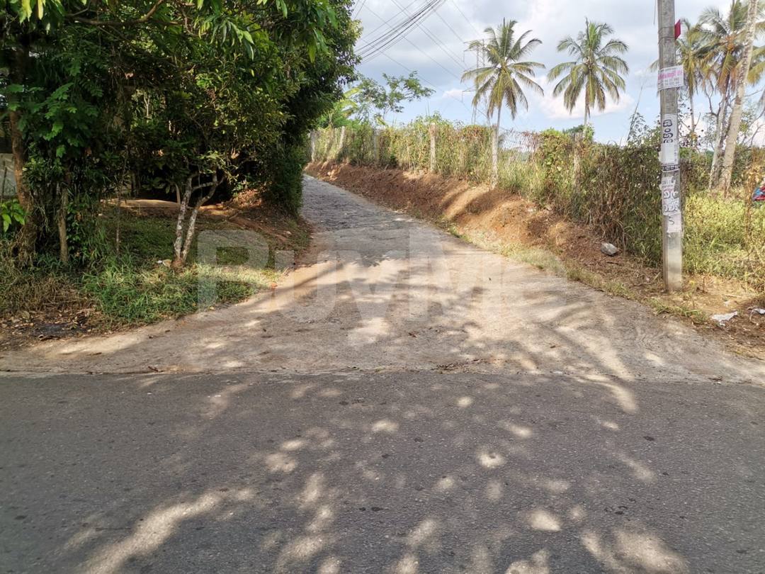 VALUABLE 10 PERCHES LAND FOR SALE IN MANIKHINNA - KANDY