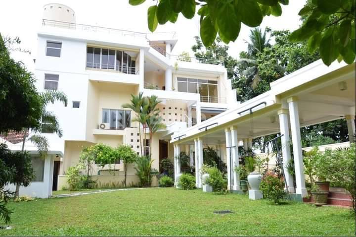 LUXURY THREE STOREY HOUSE FOR SALE