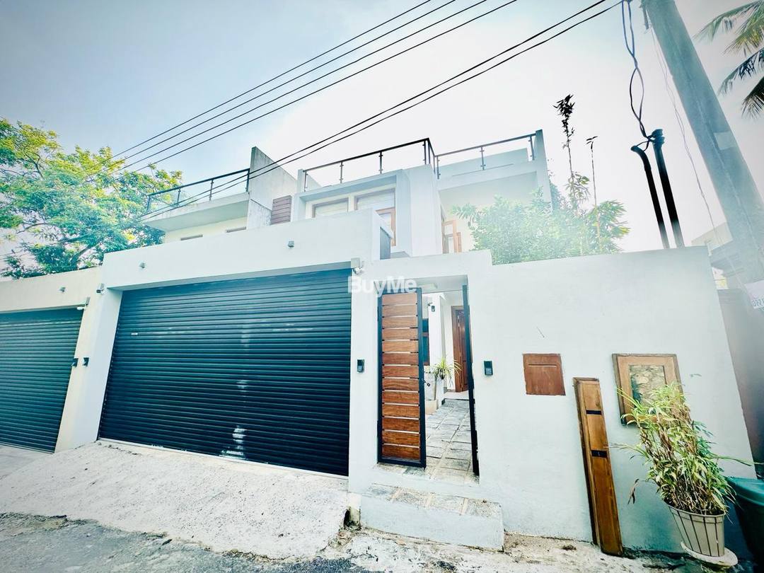 NEWLY LUXURY 2-STOREY HOUSE FOR SALE IN THALAWATHUGODA JUNCTION - (S274)