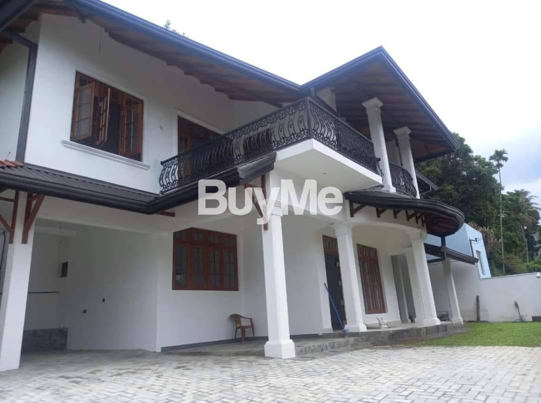 LUXURY HOUSE AVAILABLE FOR SALE IN KANDY, PERADENIYA