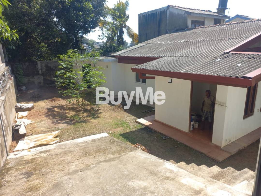 LAND WITH A HOUSE FOR SALE IN BATHTHARAMULLA - (S183)