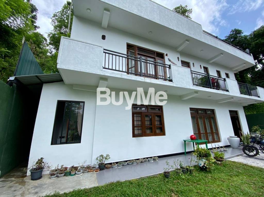 LUXURY HOUSE AVAILABLE FOR SALE IN KANDY, PERADENIYA