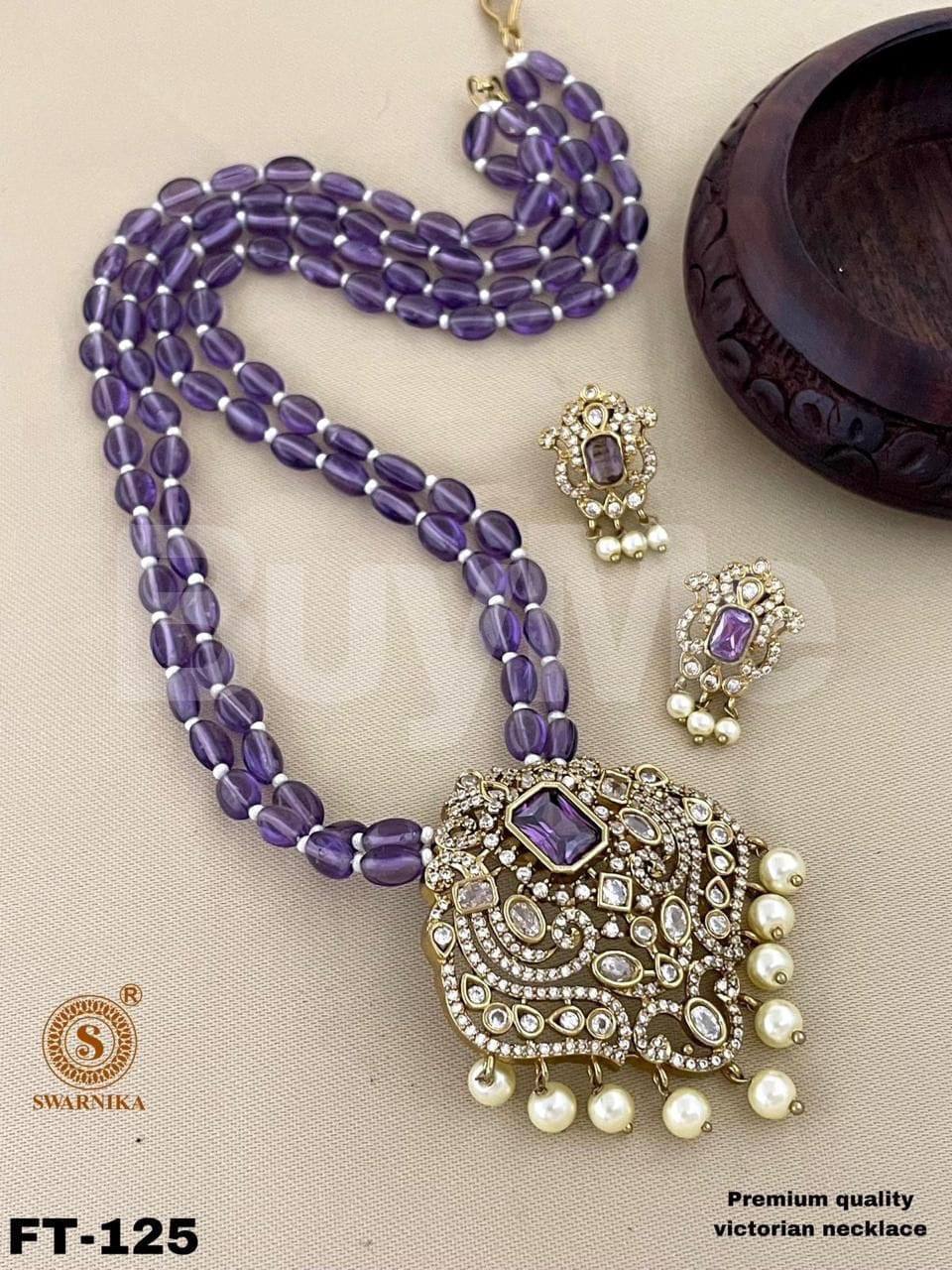 VICTORIAN NECKLACE