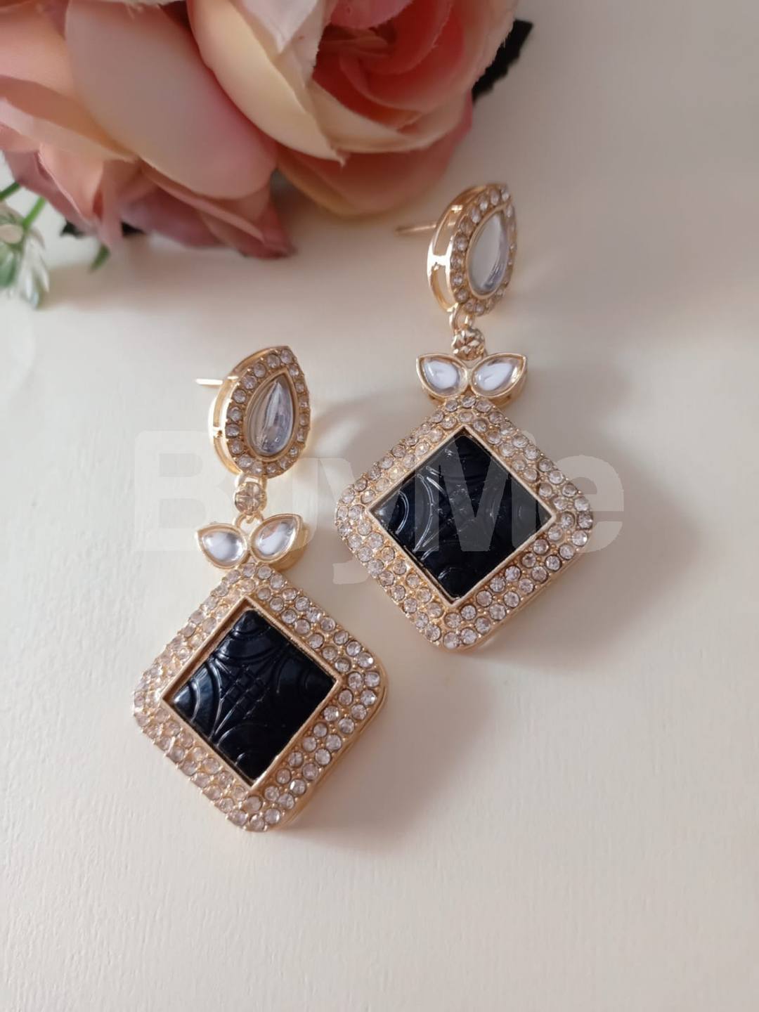 SIMPLE EARRING