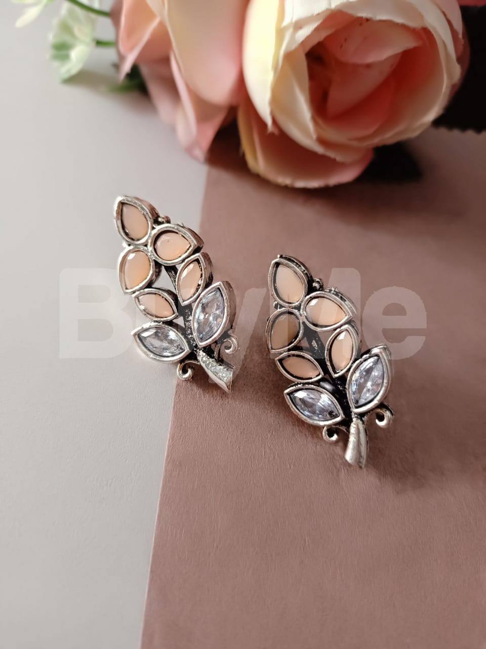 SIMPLE EARRING