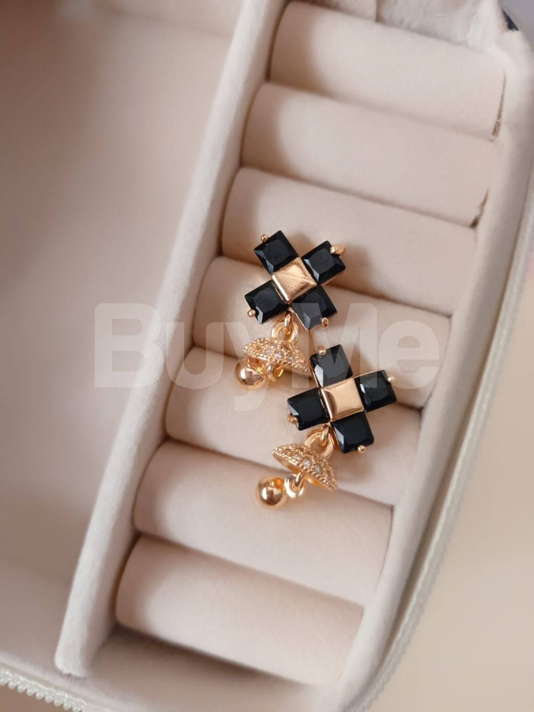 SIMPLE EARRING