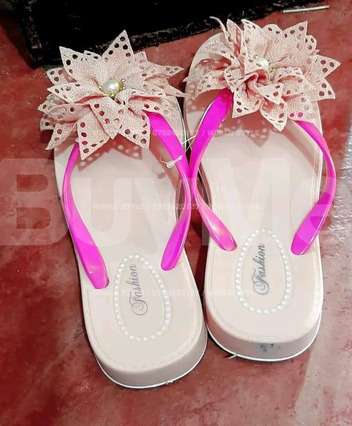 LADIES SLIPPERS