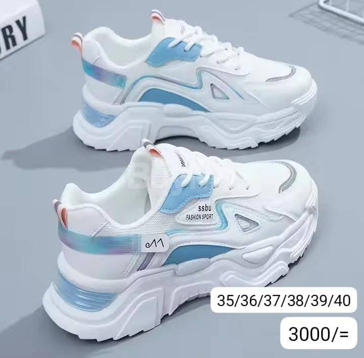 TRENDY SPORT SHOES