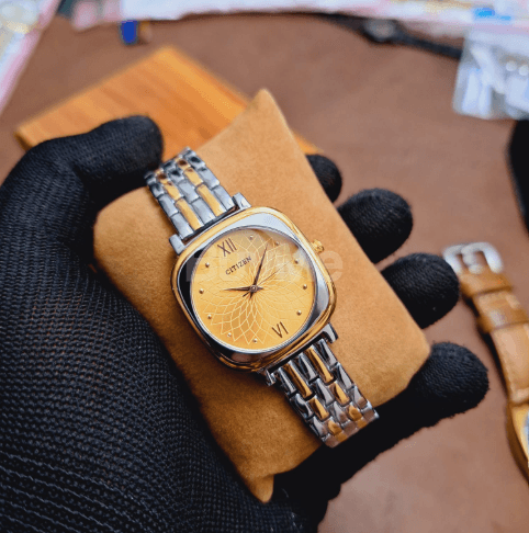 CITIZENS LADIES SILVER WATCH - GOLD DIAL
