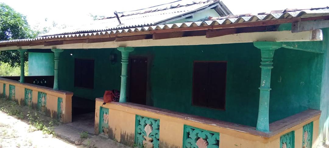 LAND WITH HOUSE FOR SALE IN AMPARA