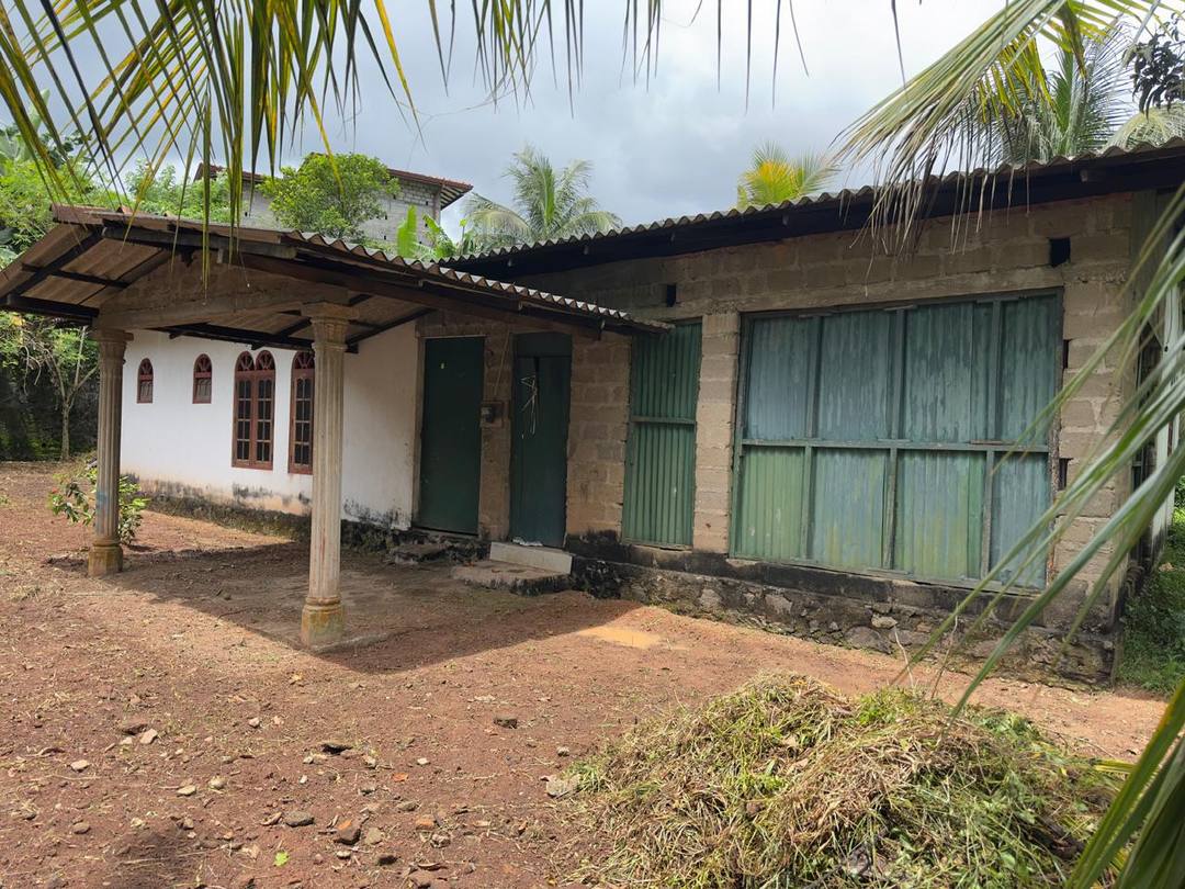 LAND WITH HOUSE FOR SALE IN GONAWALA, KURUDUWATTA