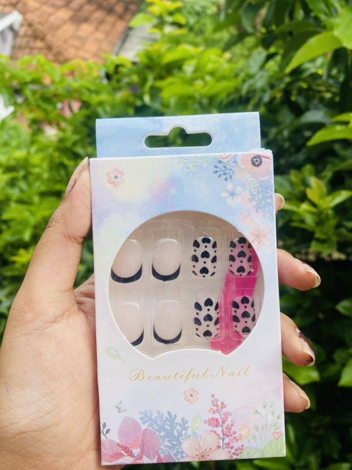 PINK AND BLACK HEARTS NAILS