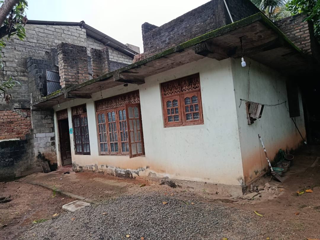 LAND WITH HOUSE FOR SALE IN POLHENA, MATARA