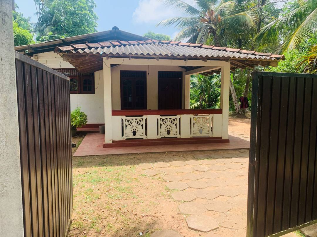 HOUSE WITH LAND FOR SALE IN WADDUWA