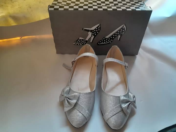 SILVER SHOE