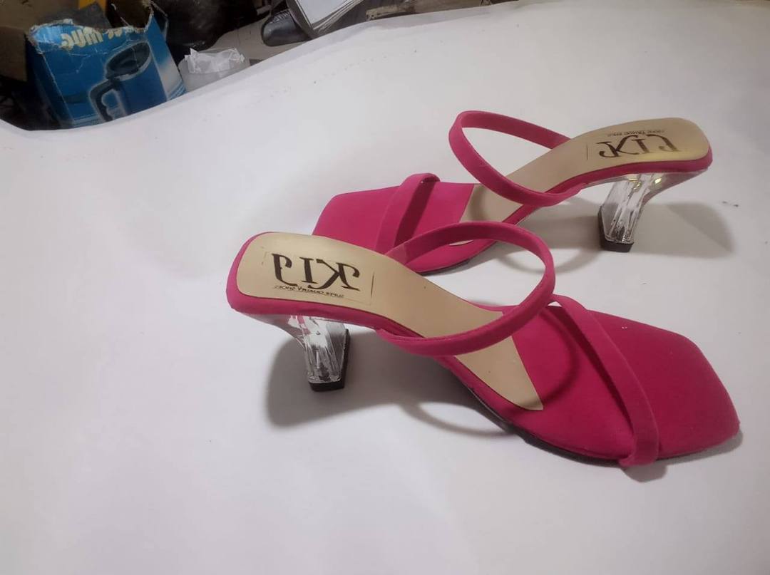 PINK HEELS GLASS