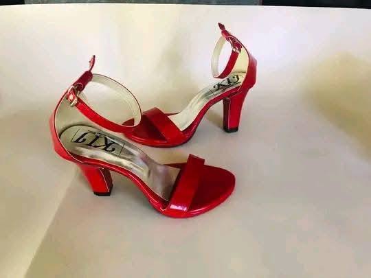 LADIES CASUAL/OFFICE HEELS RED