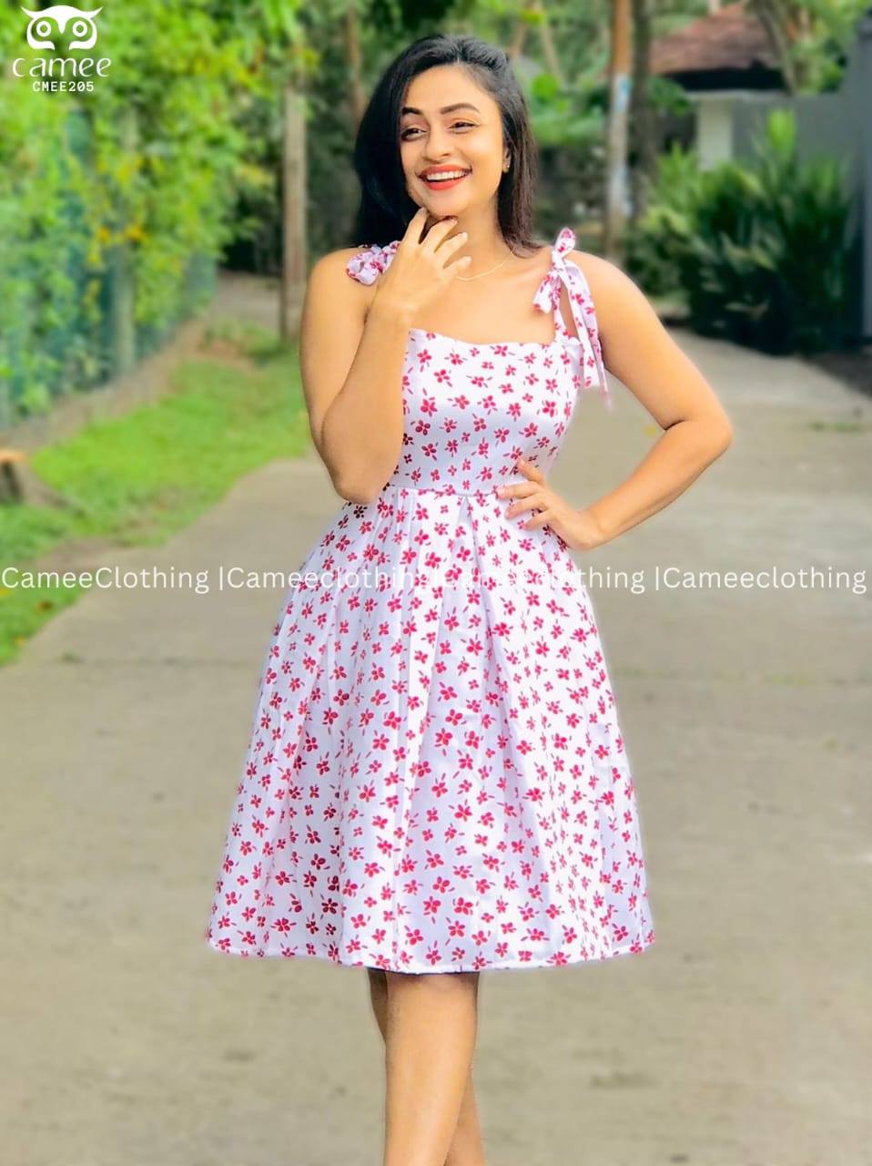 MODERN LADIES SHORT FROCK DESIGN