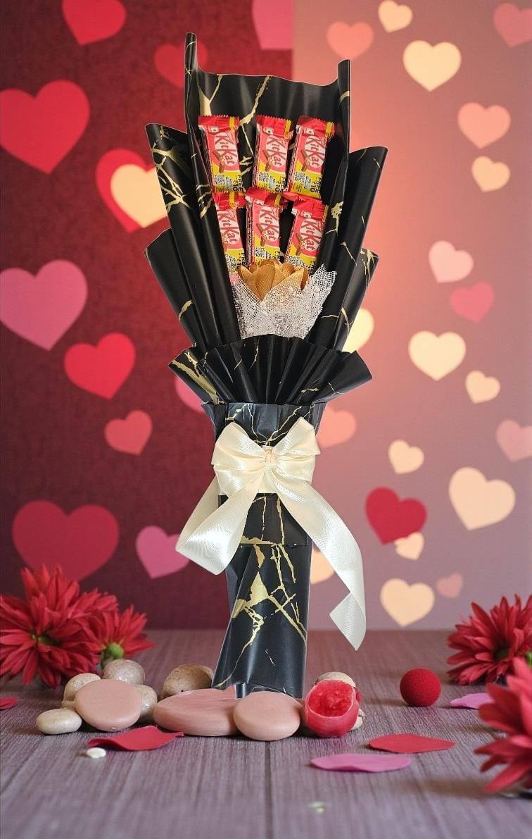 CHOCOLATE & ROSE BOUQUET – PERFECT LOVE GIFT