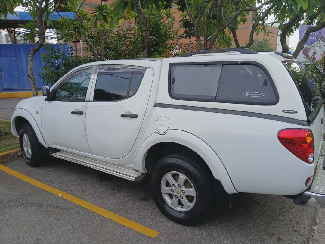 MITSUBISHI CAB 2012 FOR RENT