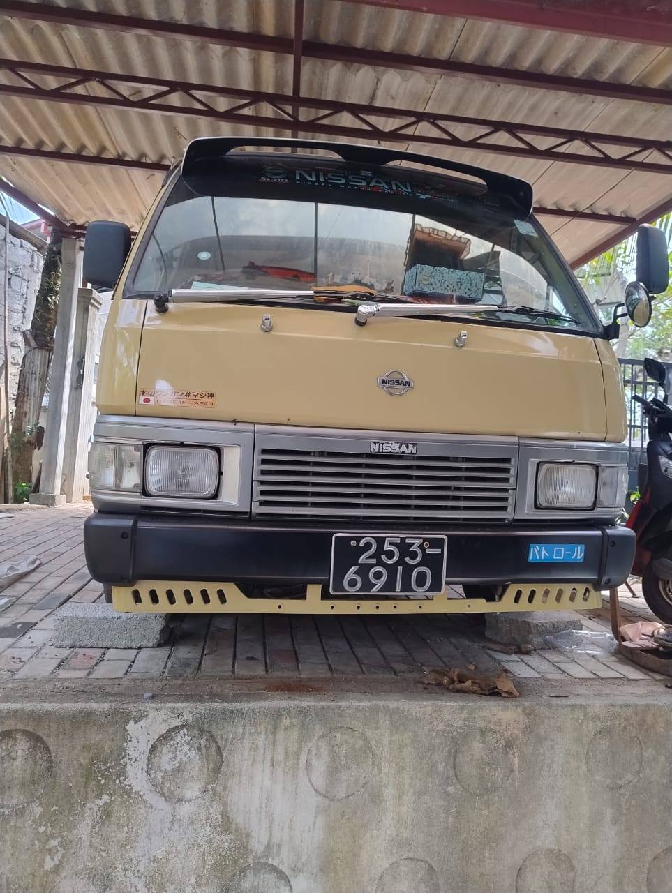 NISSAN CARAVAN SHORT MODEL 1994
