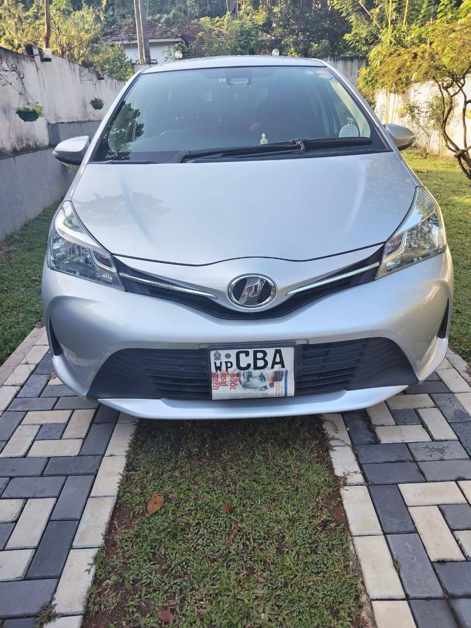 TOYOTA VITZ 2016