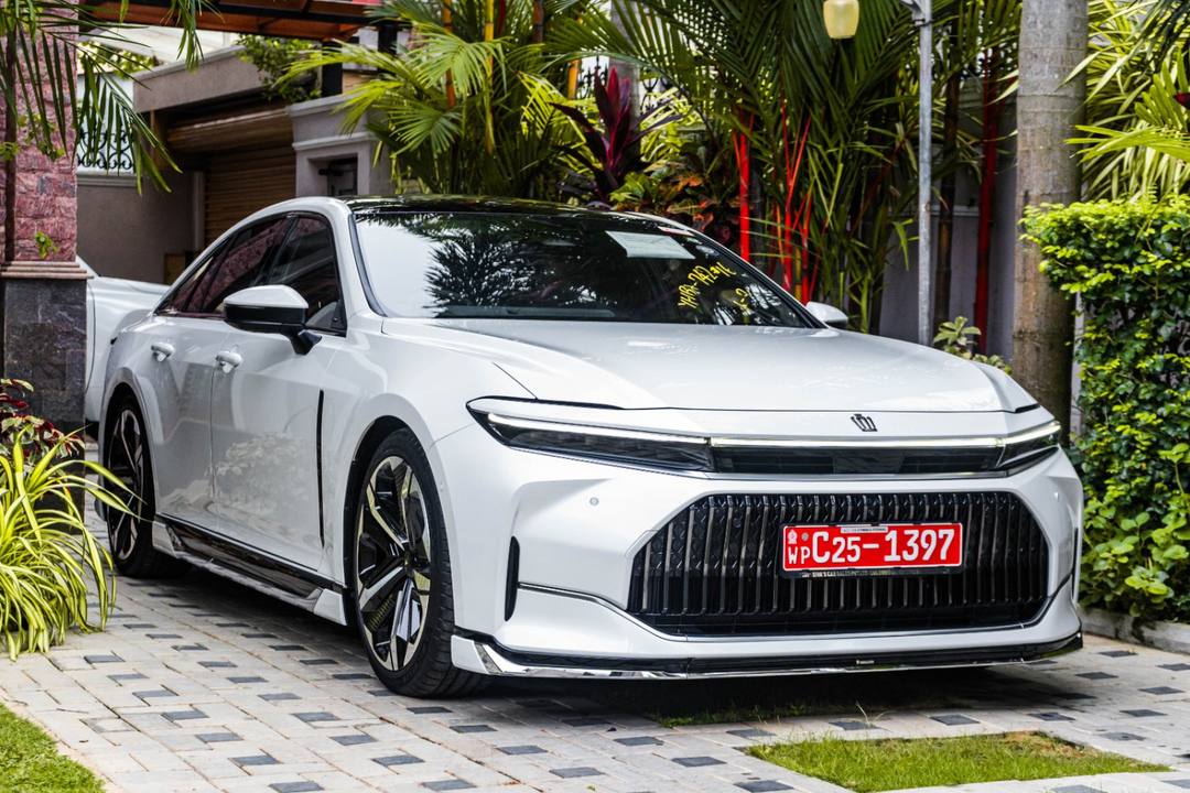 TOYOTA CROWN Z MODELISTA 2024