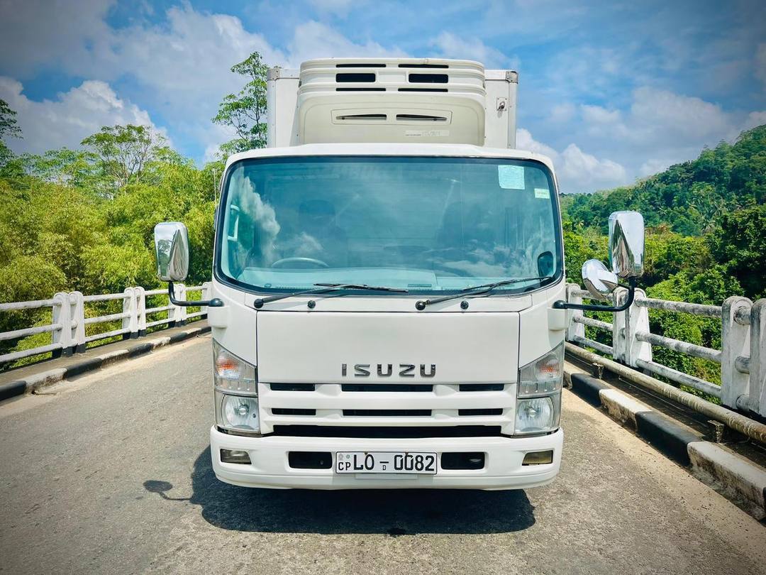ISUZU TRUCK 2013