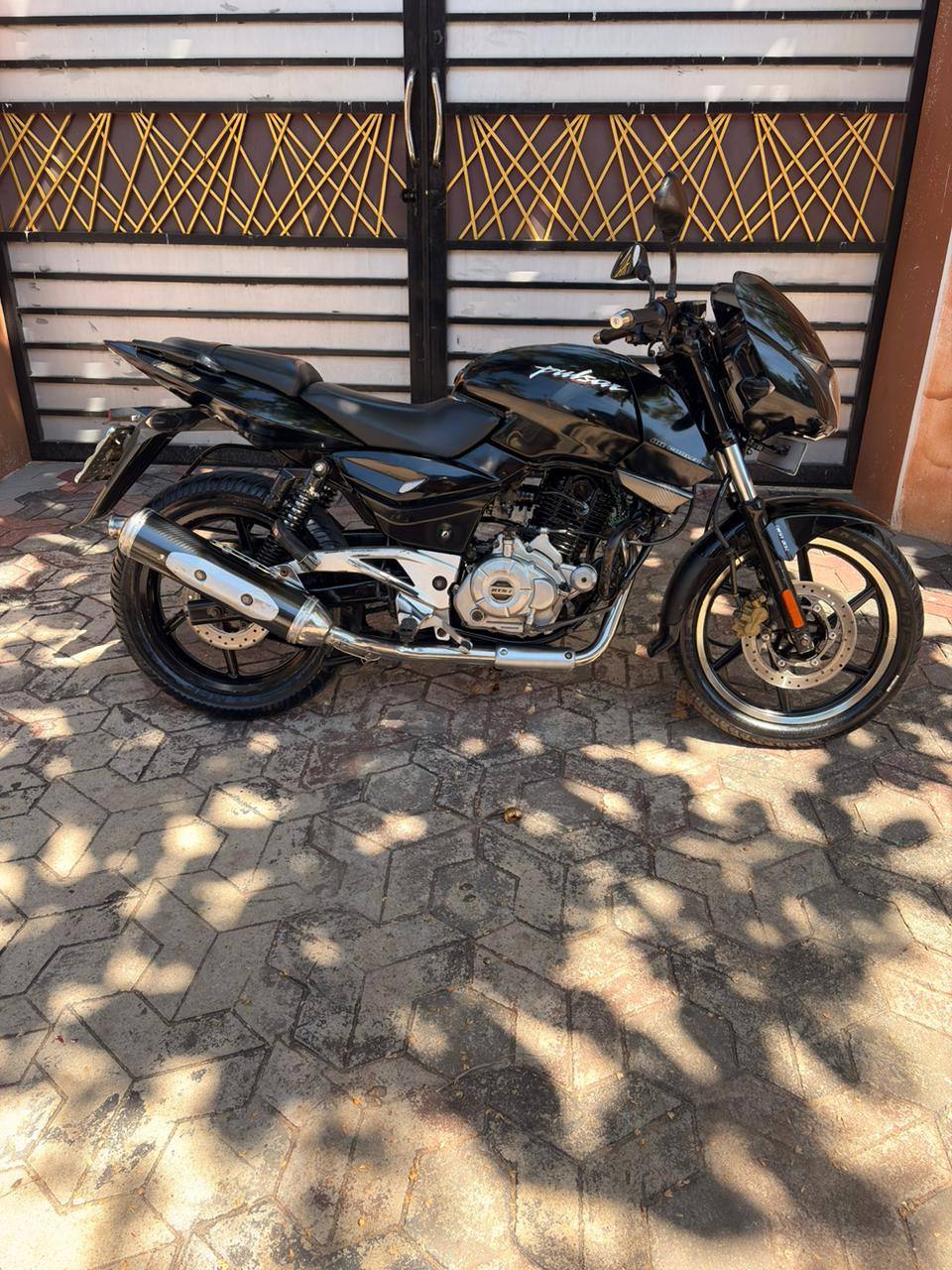 BAJAJ PULSAR 220F 2012