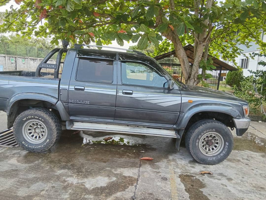 TOYOTA HILUX 1993
