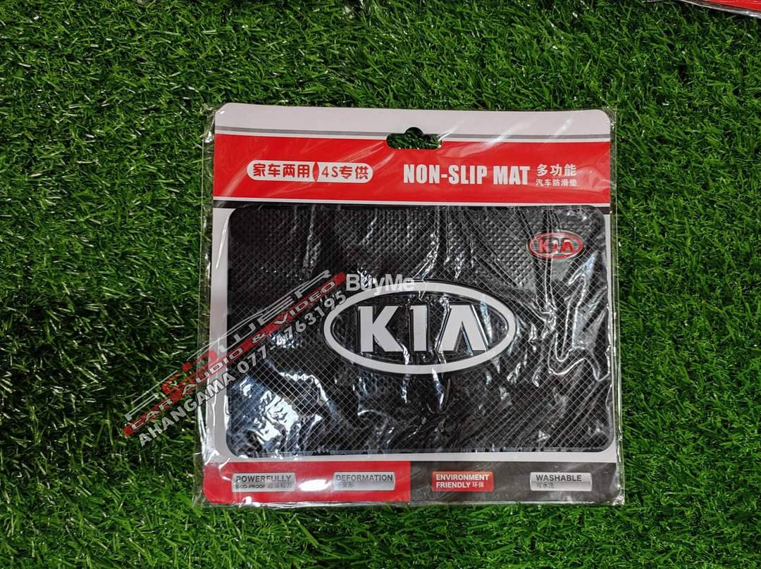 NON SLIP MATTS - KIA