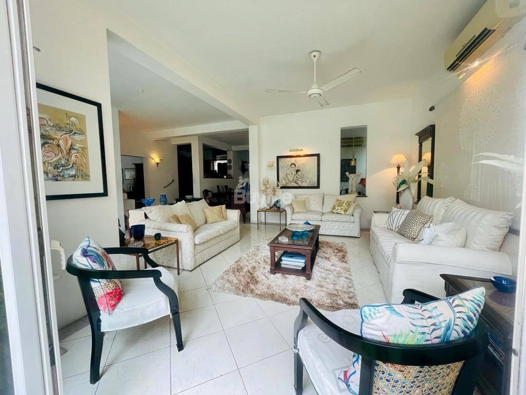 Luxury House For Sale in Thalawathugoda