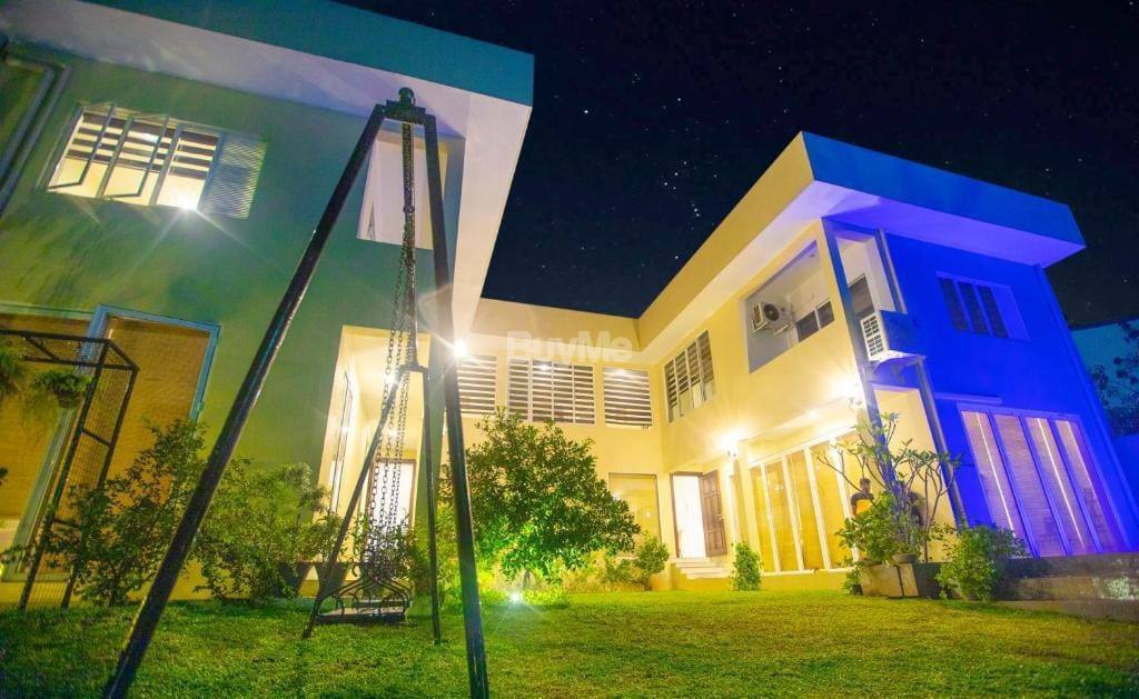 Modern House for sale with high luxury modern furniture in Thalawathugoda.