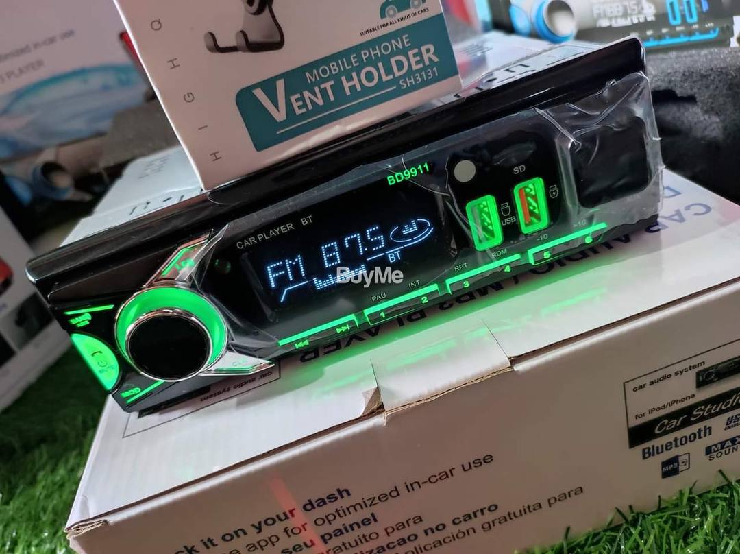 BLUETOOTH PLAYER WITH PHONE HOLDER