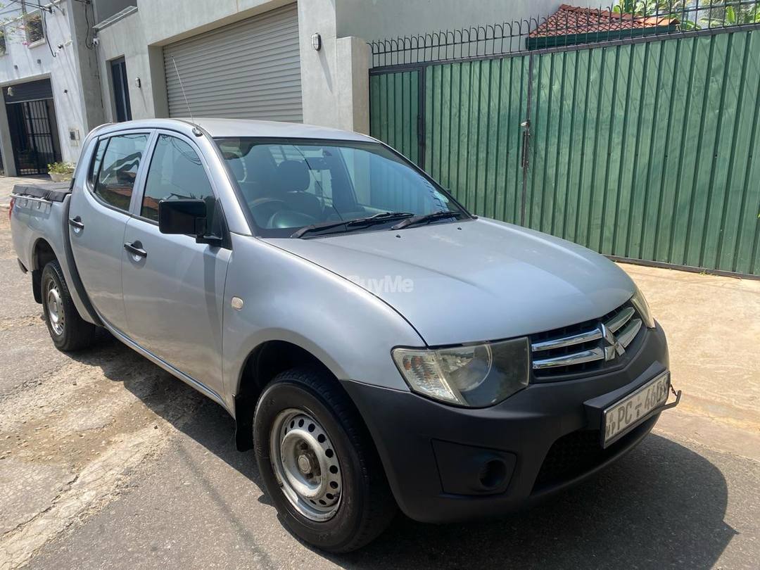 Mitsubishi L200 2011