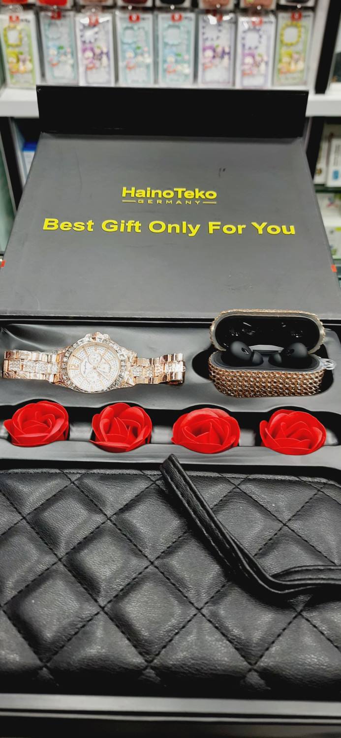 ROSE GIFT PACK WITH WATCH & EARBUDS