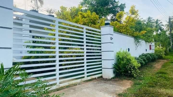 HOUSE FOR SALE IN BANDARAGAMA