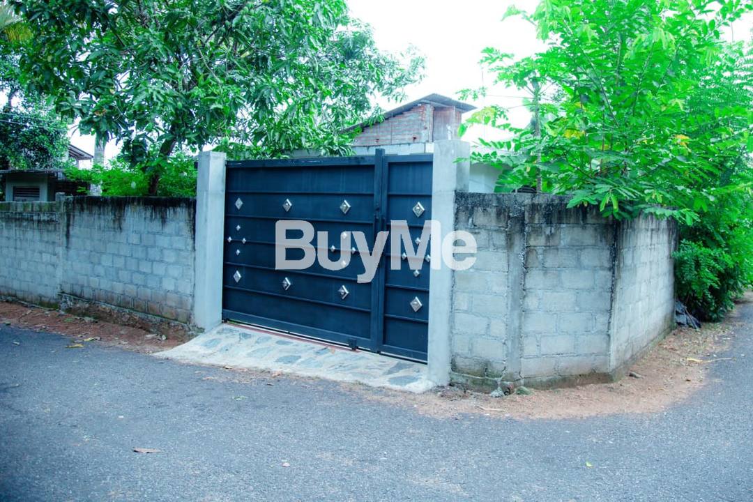 HOUSE FOR SALE IN HOMAGAMA NEAR THE GREEN CAMPUS