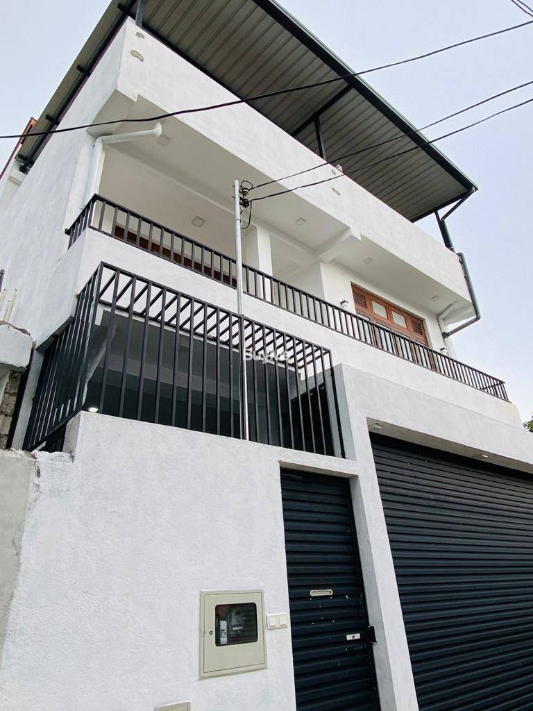 BRAND NEW 03 STORY - 02 UNIT HOUSE FOR SALE IN GEMUNU MAWATHA, ATTIDIYA, DEHIWALA